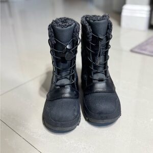 Black Lace-Up Winter Boots